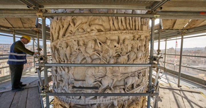 Recuperó escenas de guerra talladas hace 1.840 años en Italia