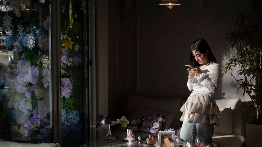 Así es como las mujeres chinas están trayendo a sus novios de IA a la realidad