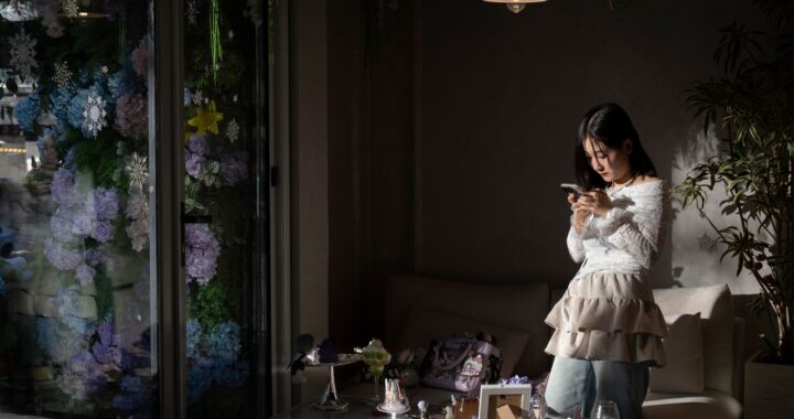 Así es como las mujeres chinas están trayendo a sus novios de IA a la realidad