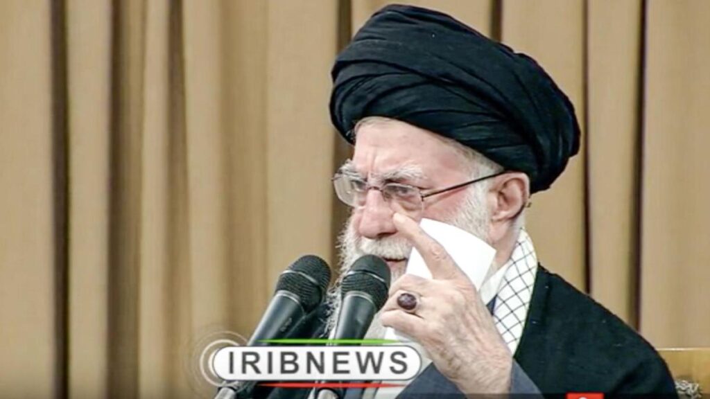 El líder supremo de Irán acusa a los manifestantes de “complacer” a Trump mientras las protestas se intensifican en el país