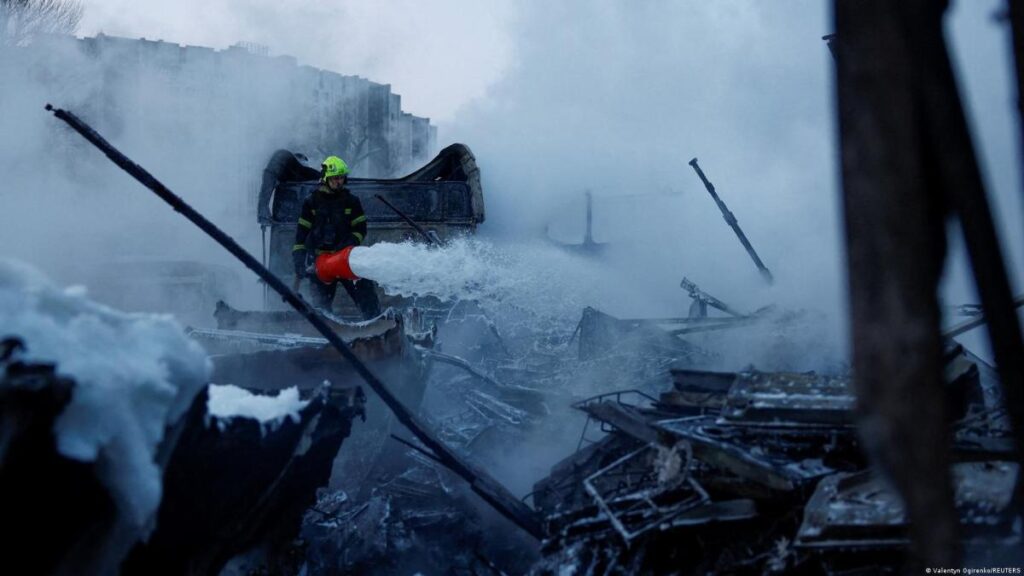 Ataque ruso contra Kiev deja más de 1,600 edificios aún sin calefacción