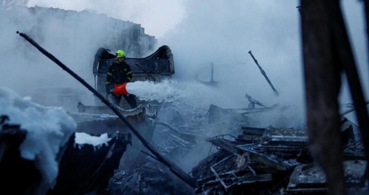 Ataque ruso contra Kiev deja más de 1,600 edificios aún sin calefacción