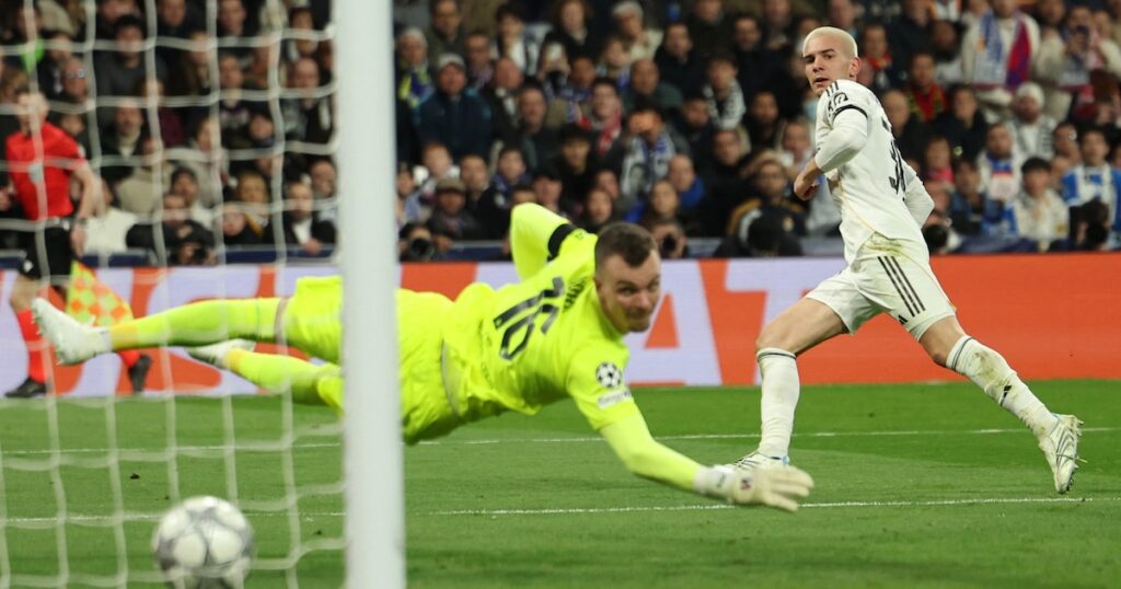 Golazo, lujo que levantó al público y ovación del Bernabéu: el gran partido de Mastantuono en el triunfo del Real Madrid