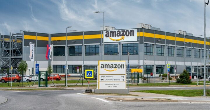 Amazon construye un nuevo megacentro logístico en Nueva York: impacto en empleo, consumo y precios en EE.UU.