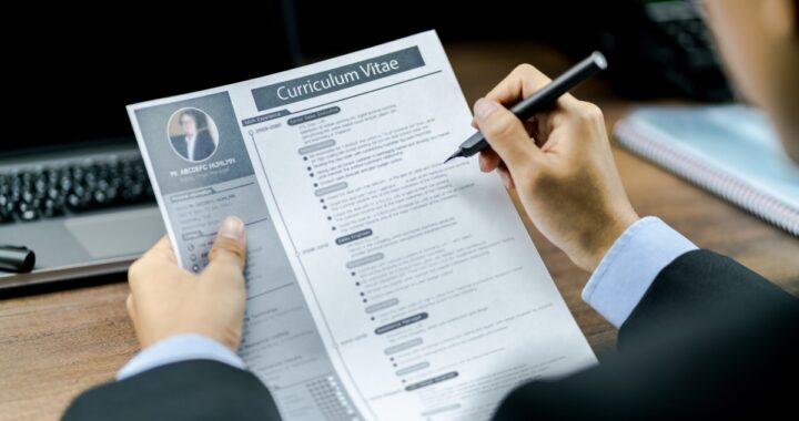 Cómo actualizar tu currículum en 2026 para obtener un buen trabajo