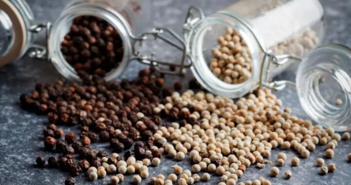 Cómo la pimienta negra y el aceite de oliva potencian los nutrientes de los alimentos que comemos
