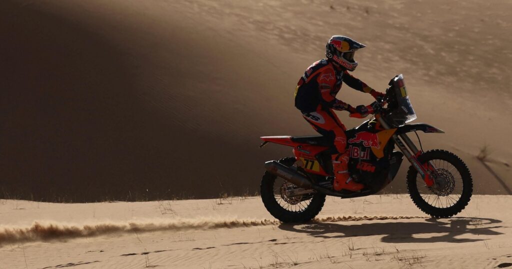 En medio de la polémica porque su rival “jugó a las escondidas”, el argentino Luciano Benavides recuperó el liderazgo y sueña con ganar el Rally Dakar