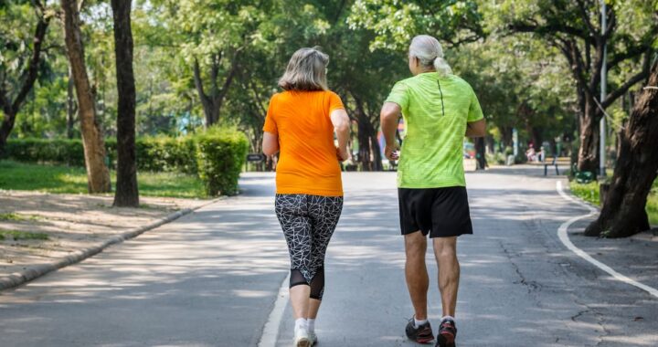 Son expertos en salud y revelan si es más efectivo caminar o trotar para perder peso