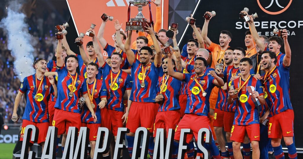 Barcelona venció 3-2 al Real Madrid en una apasionante final de la Supercopa de España