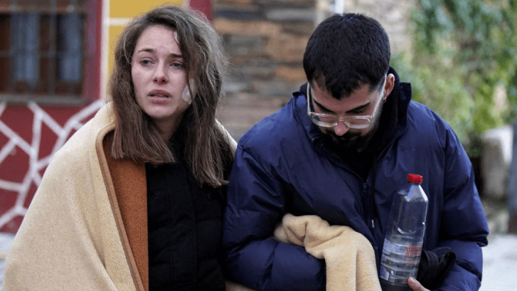 “Vimos cómo moría gente alrededor, pero no podíamos hacer nada”: los relatos tras el choque de trenes en España