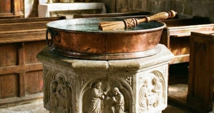 ¿A qué huelen los perfumes de agua bendita? La extraña nota que obsesiona a la alta gama