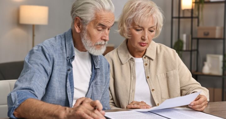 Adultos mayores: cómo eliminar recargos y detener embargos del IRS