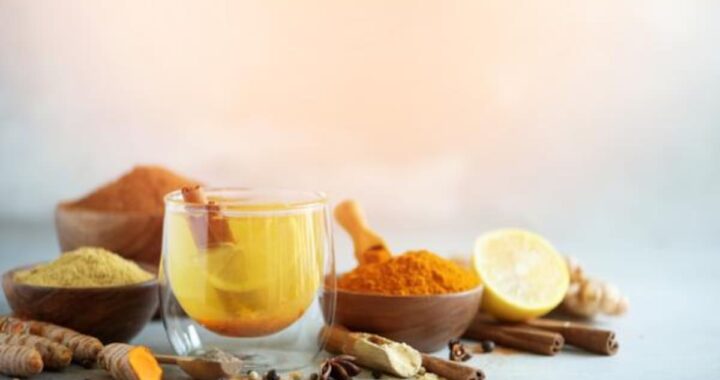 En qué momento del día hay que tomar el jugo de limón con cúrcuma