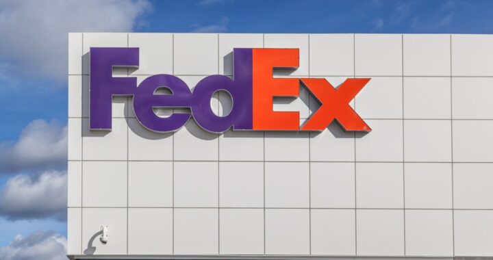 FedEx y otras empresas reclaman reembolso por aranceles ya pagados tras fallo de la Corte Suprema