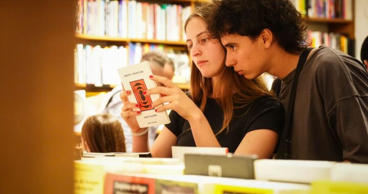 Noches de Verano en Villa Crespo: ruta librerías y show Johansen-Liniers