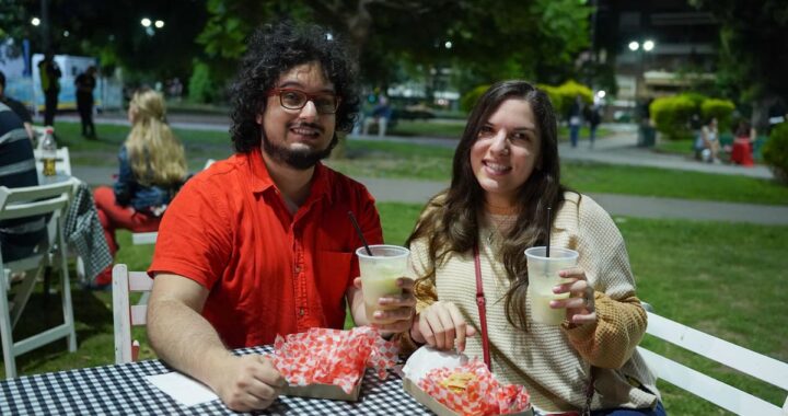 Planes gratis el fin de semana en Buenos Aires: feria de comida y cine en Devoto, y música al aire libre en Chacarita