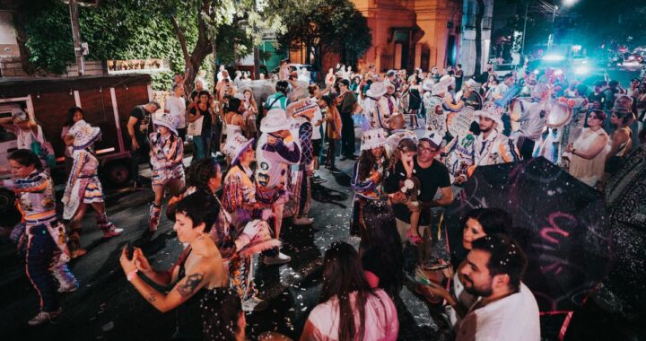 Qué sale el finde de Carnaval: una ruta de librerías con shows gratis, un corso de tragos y promociones en restaurantes
