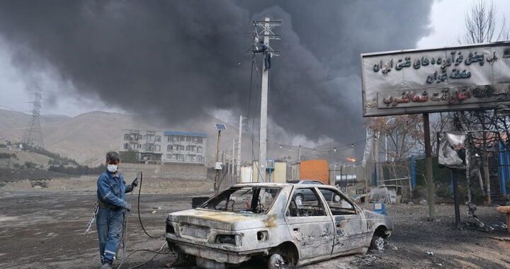 “La noche se convirtió en día”: los iraníes relatan los ataques contra los depósitos de petróleo