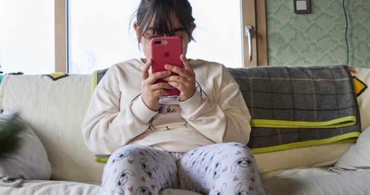 Dependencia de redes sociales: cómo detectar si tu hijo tiene un problema y qué acciones tomar
