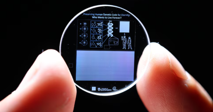 Cristales de memoria, la tecnología que podría guardar información durante miles de años