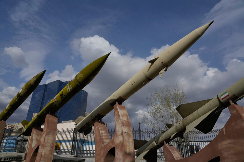 Irán denuncia que sus instalaciones nucleares fueron atacadas y promete vengarse de EE.UU. e Israel