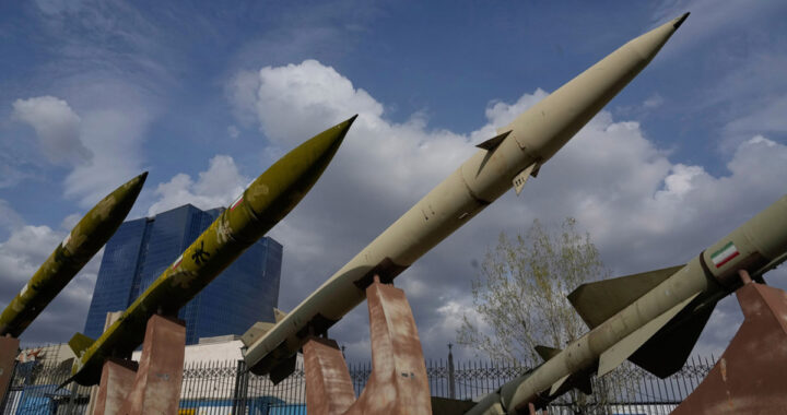 Irán acusa a EE.UU. e Israel de atacar sus centros nucleares y anuncia represalias