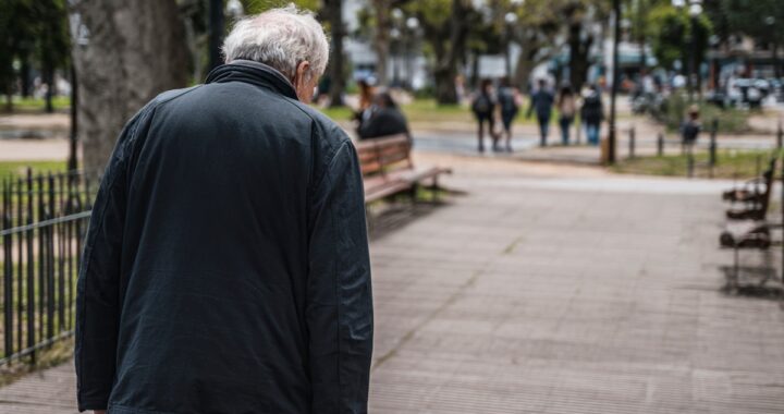 Cómo la psicología previene que los mayores se extravíen al abandonar el hogar