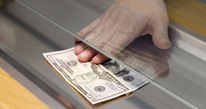 Por qué expertos recomiendan no guardar más de 3000 USD en tu cuenta corriente