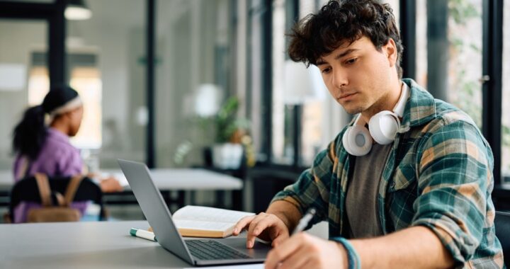 Préstamos estudiantiles en EE.UU. podrían pasar al Tesoro y afectar tus pagos
