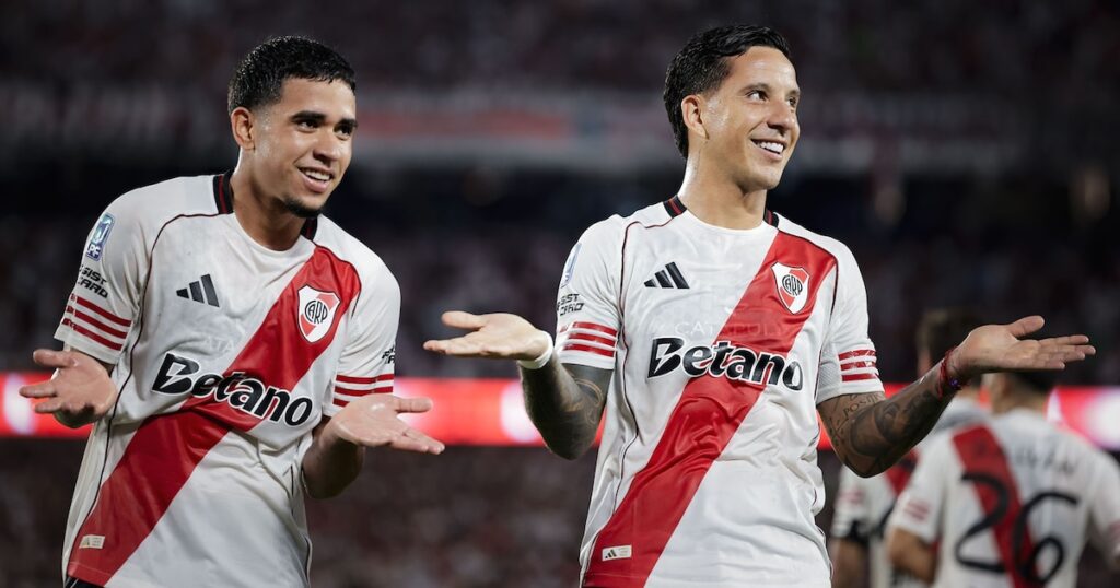 River Plate visitará a Estudiantes de Río Cuarto por el Torneo Apertura: hora, TV y formaciones
Jugó en la Selección y fue campeón con River Plate, aunque confiesa: “No lo disfruté como debía, me faltó patear el tablero” 
El fixture de River Plate en la Copa Sudamericana: la distancia que deberá recorrer el equipo de Coudet 
River Plata avanza con la ampliación y el techado del estadio Monumental: los detalles del préstamo para llevar adelante la obra
Los detalles del acuerdo que está negociando River Plate con el Chelsea de Inglaterra
El 9 con pasado en la selección argentina que tiene en la mira River Plate para el próximo mercado de pases 
La “guerra de ofertas” entre tres clubes de la Premier League por Lautaro Rivero, defensor de River Plate