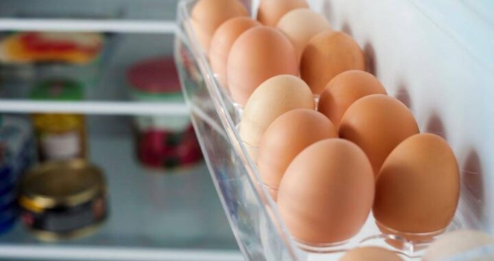 ¿Cuánto duran realmente los huevos duros en la heladera? Esto debés hacer si los guardás pelados
