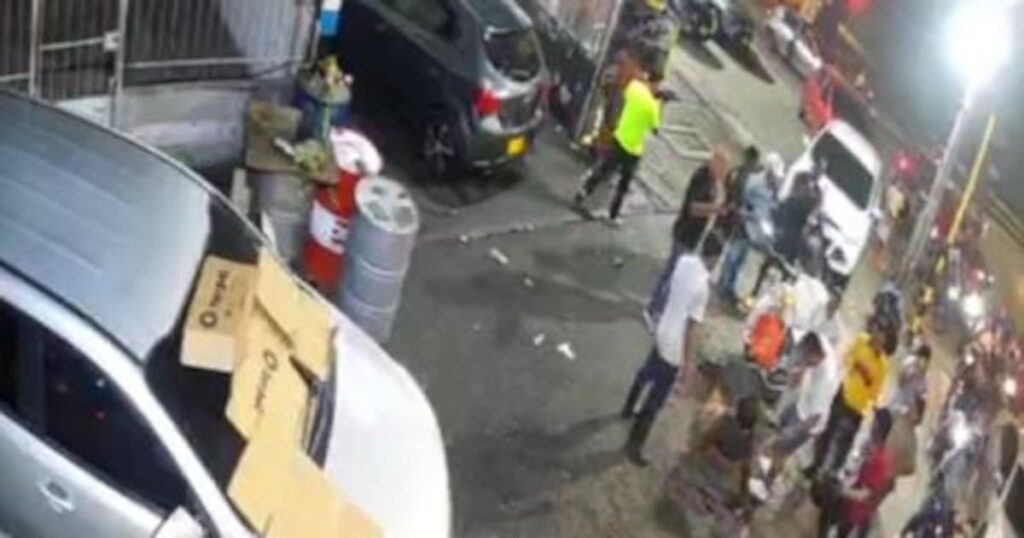 impactante momento en que carro arrolló a vendedora ambulante en El Socorro