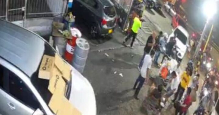 impactante momento en que carro arrolló a vendedora ambulante en El Socorro