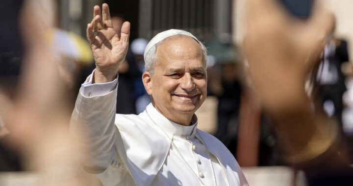 Cuánto dinero gana el Papa León XIV