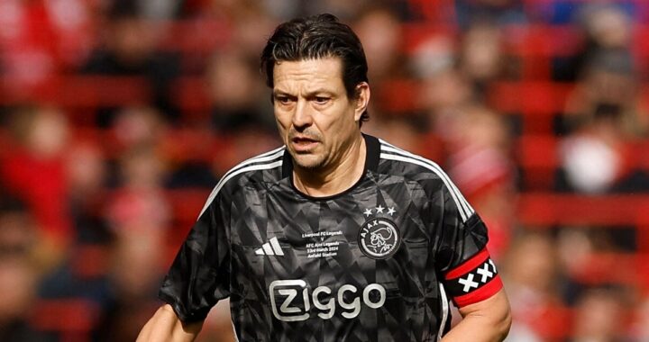 Ex estrella de Ajax, Barça y Liverpool regresa a los campos a los 55 años