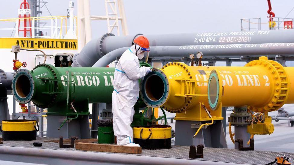 Imagen de una refinería 'tetera' en China procesando crudo sancionado