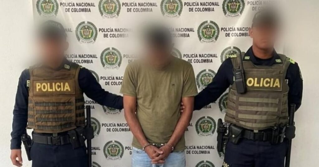 Imagen de drogas incautadas con un letrero que dice 'No a las drogas'