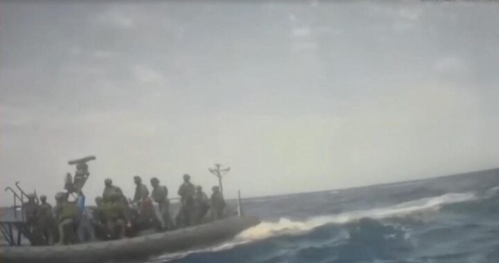 Llega a Israel primer grupo de activistas detenidos de flotilla humanitaria Global Sumud