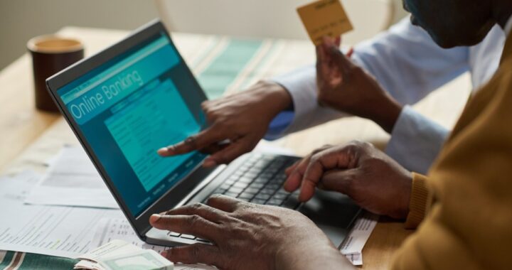 Cómo reclamar el dinero a tu tarjeta de crédito en 5 pasos si una empresa no te reembolsa