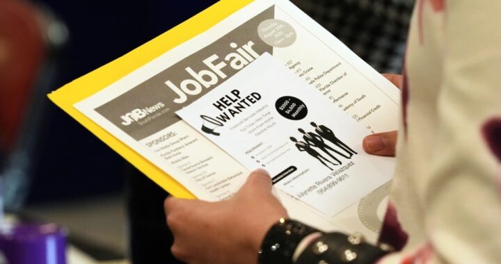 EE.UU. crea 115,000 empleos en abril pese a gasolina a $4.23 y tensión en el Golfo Pérsico
