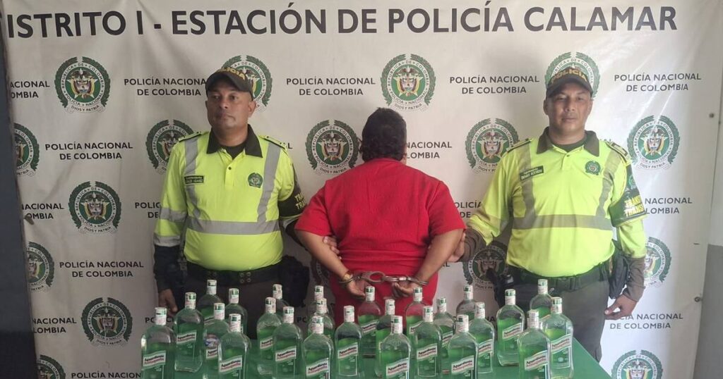 Policía detiene un bus en la vía Sincelejo-Calamar y halla aguardiente 'presuntamente ilegal'