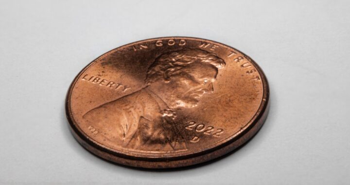 Extraño centavo con error en la oreja de Lincoln se vende por $64,000