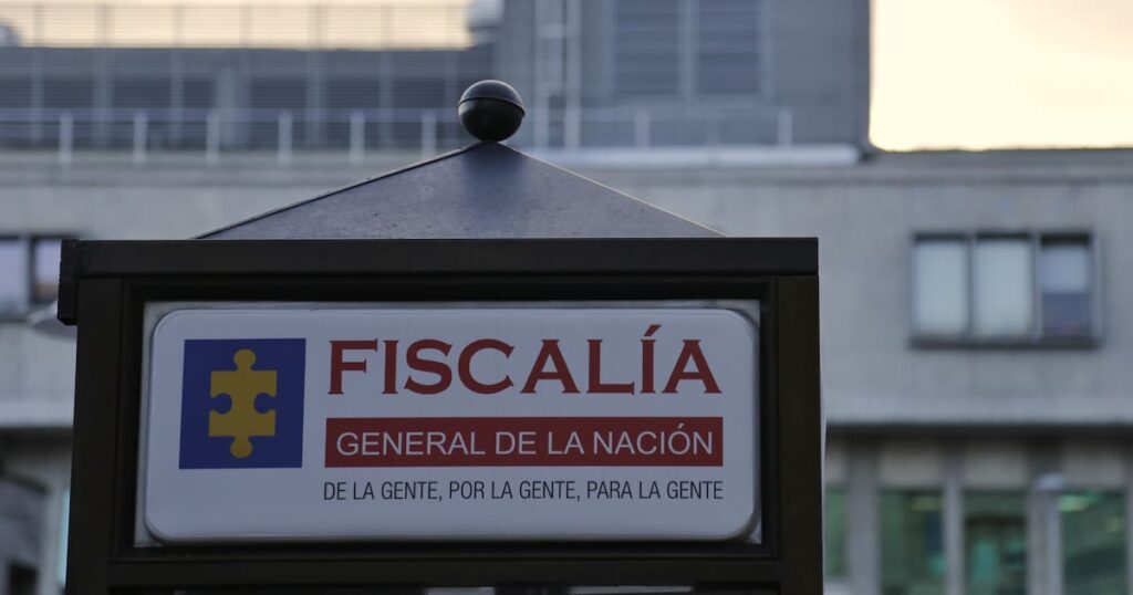Imagen de una mujer recibiendo atención médica por quemaduras graves