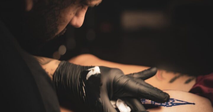 Le dispararon, le robaron la moto y quedó en silla de ruedas luchando por salir adelante: “Los tatuajes me salvaron la vida”