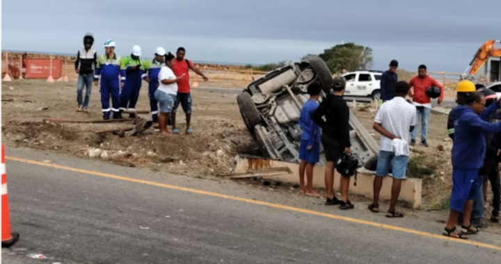 Impresionante accidente en la Vía del Mar, entre Crespo y La Boquilla: hay un conductor herido