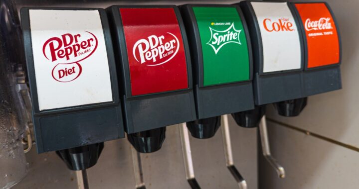 McDonald’s comienza a eliminar el refill de bebidas y desata molestia entre clientes
