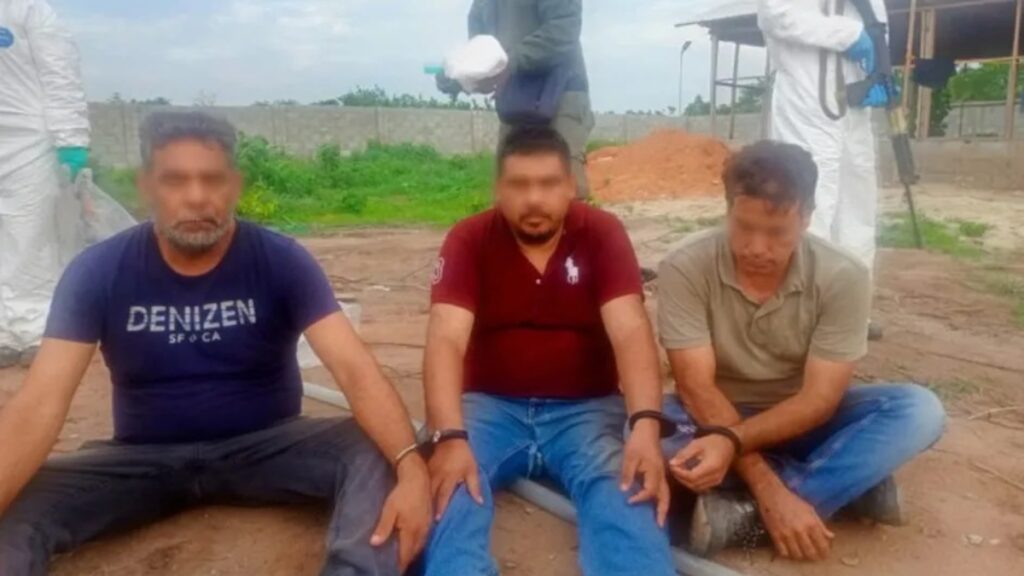 Imagen de un laboratorio clandestino con equipo incautado por autoridades nigerianas