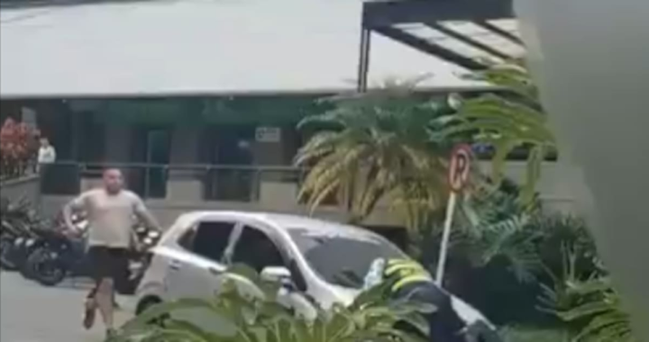 ¡Atroz! Conductor atropelló y arrastró a un agente de tránsito