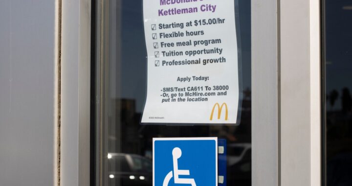 Personas que solicitaron trabajo en McDonald’s de Washington recibirían más de $1,000