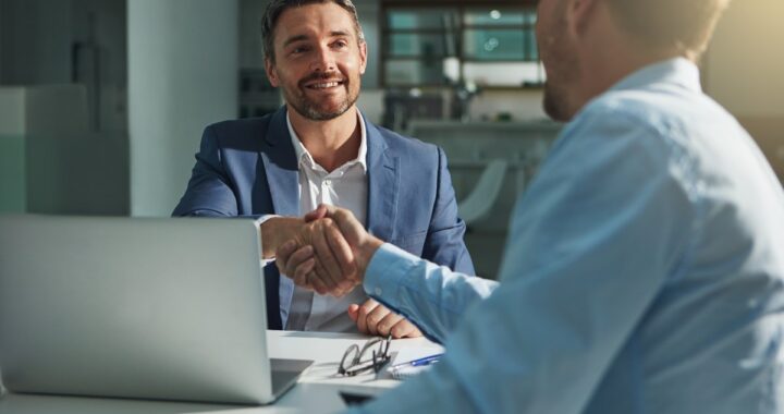 Por qué nunca deberías decir en una entrevista de trabajo cuánto esperas ganar, según un abogado